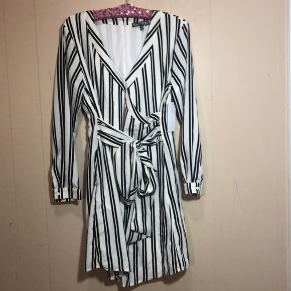 Black and White Striped Dress with Zipper - Picture 1 of 3